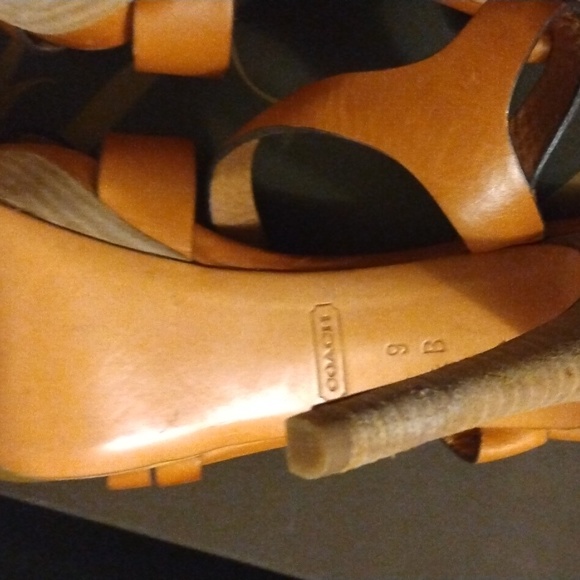 Coach Dani women's tan strap platform heels sz 9B - Picture 9 of 17